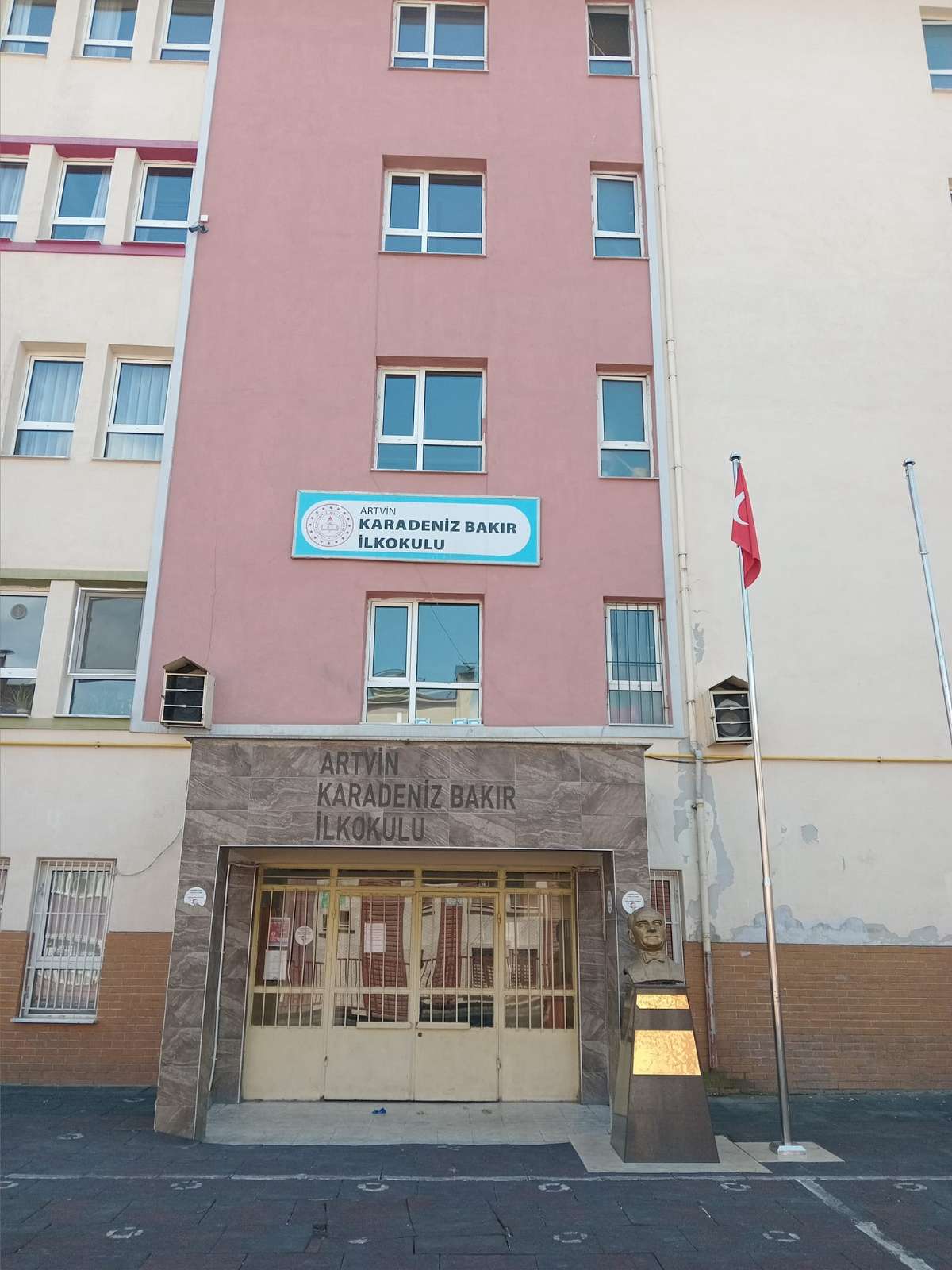 KARADENİZ BAKIR İLKOKULU