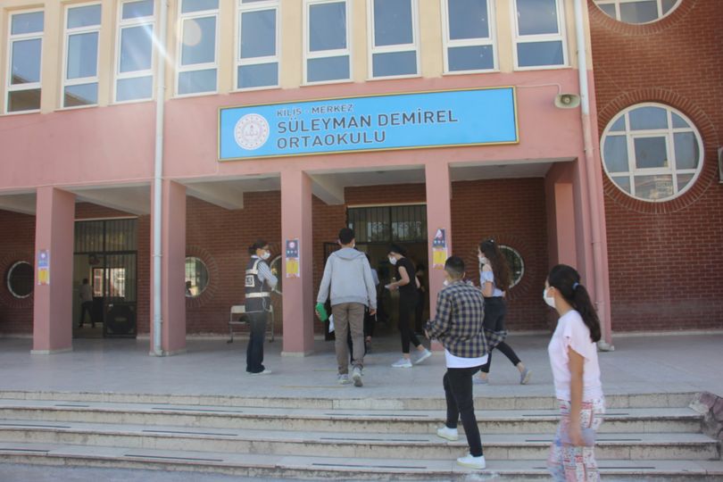 SÜLEYMAN DEMİREL ORTAOKULU