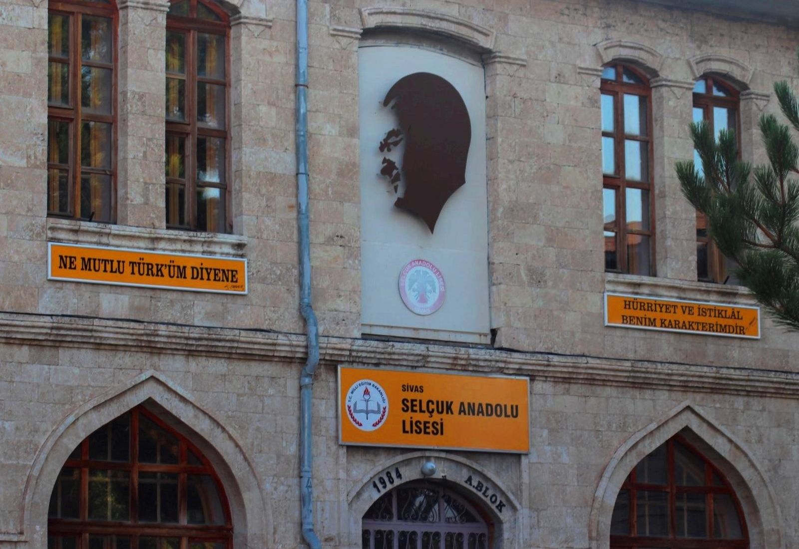 SELÇUK ANADOLU LİSESİ